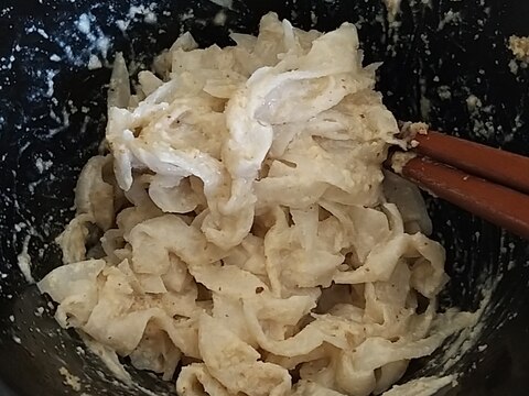 韓国料理:들께 무 무침 大根と荏胡麻粉の和え物
